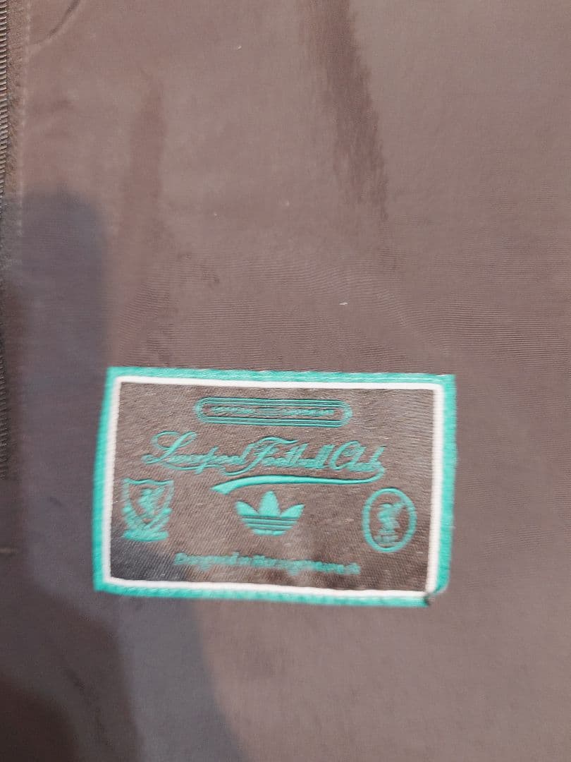 リバプール　25-26　アディダスオリジナルス　中綿ベスト　リバーシブル