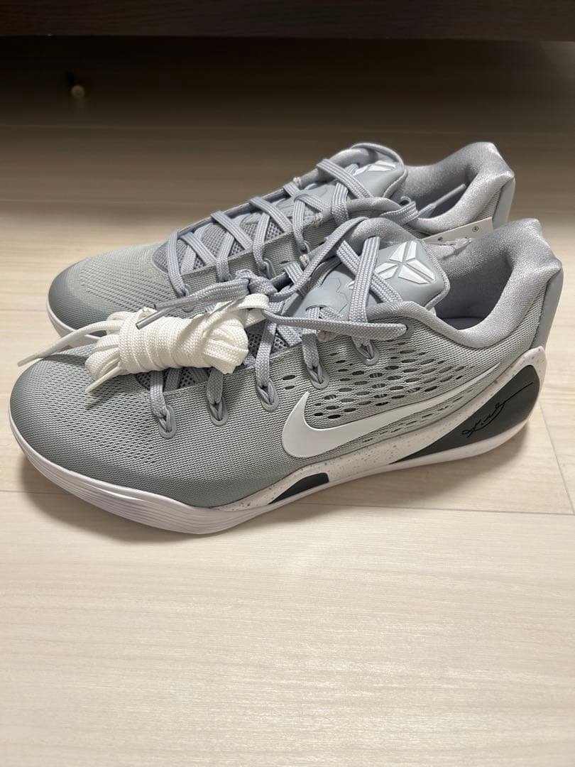Nike Kobe 9グレー バスケットボールシューズ
